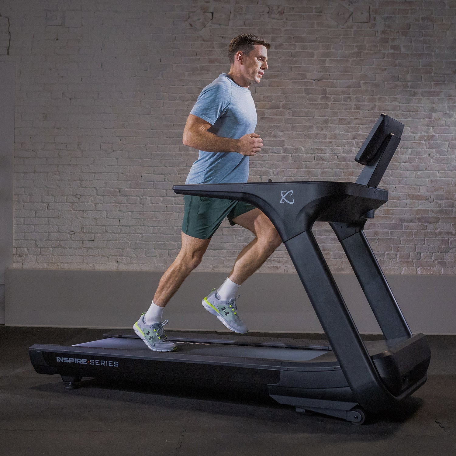 Inspire Series T7 Treadmill - Centrcentrllc